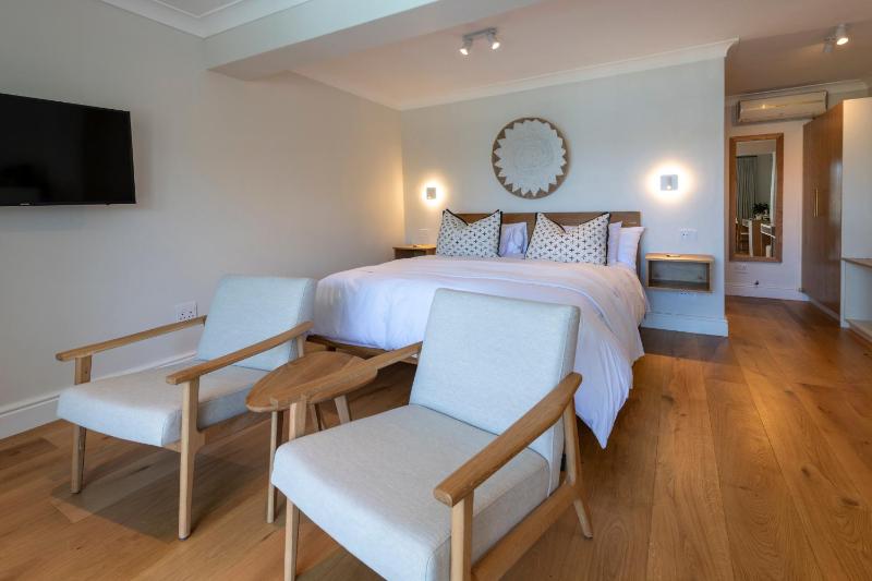 Hide-Away Guest House - image 6