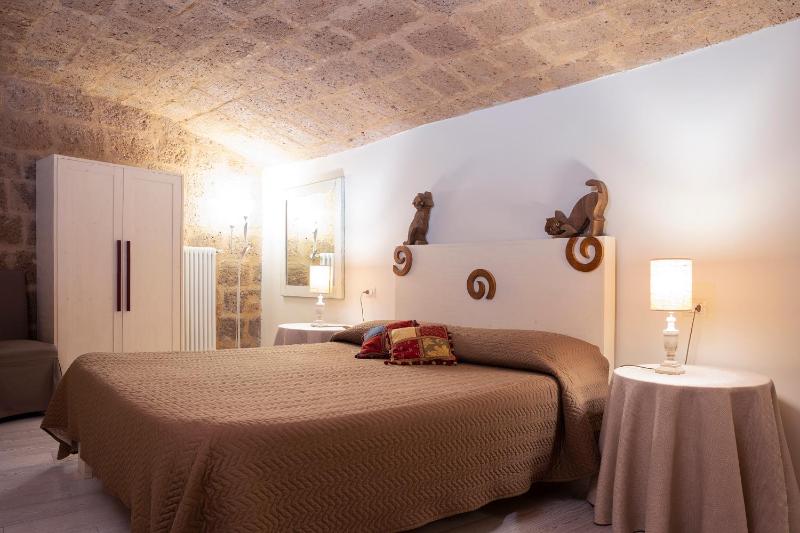 Deluxe King Suite image 4