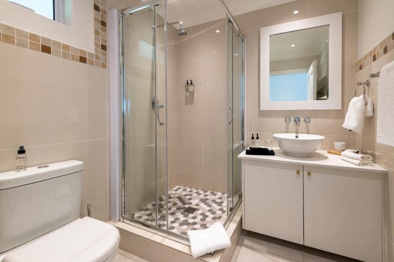 Hide-Away Guest House - image 9