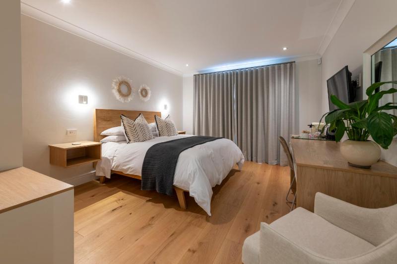 Hide-Away Guest House - image 7
