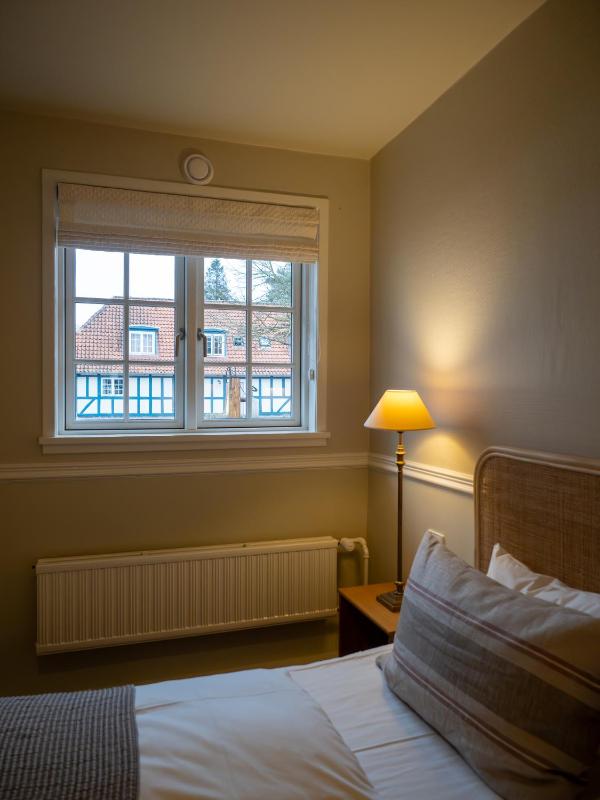 Standard Double Room image 3