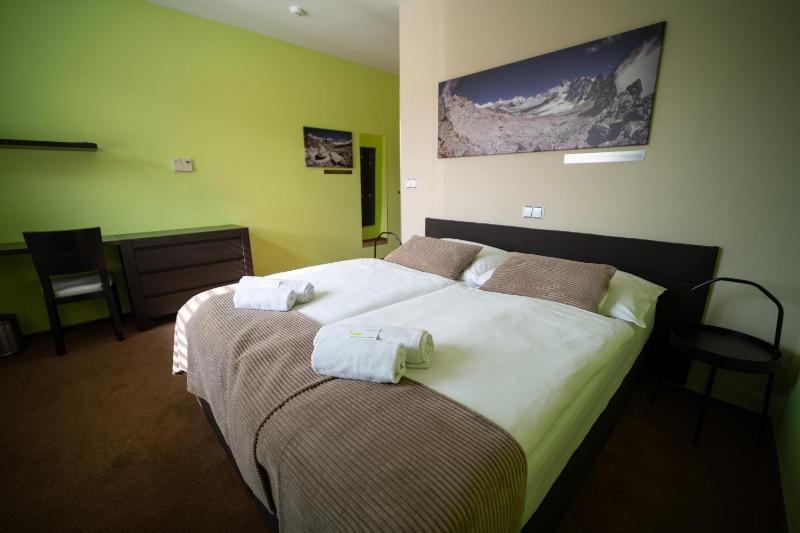 King Room with Roll-In Shower - Disability Access image 1