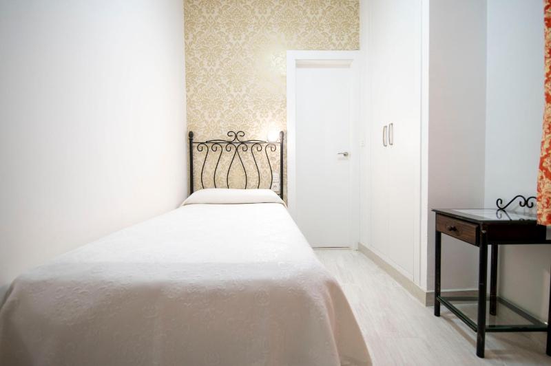 Standard Single Room image 2
