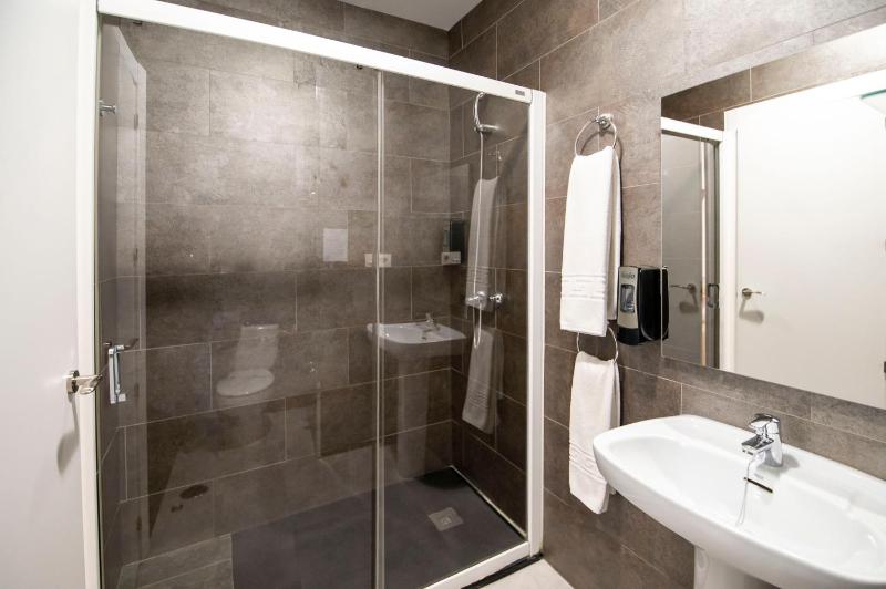 Standard Triple Room image 2