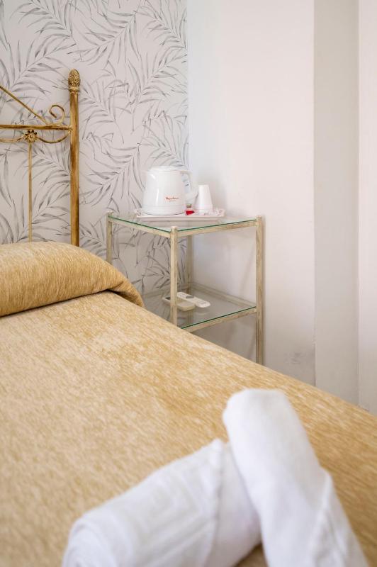 Standard Triple Room image 4