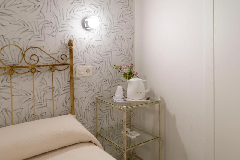 Standard Quadruple Room image 3