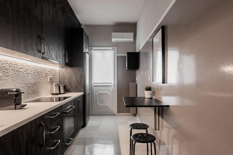 Brilliant 2BR Apartment in Exarchia by UPSTREET - image 4