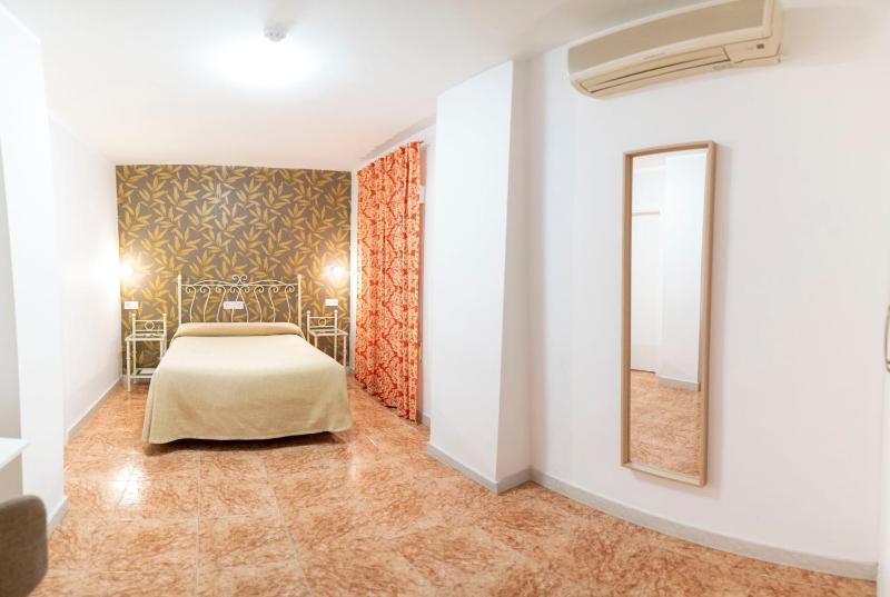 Double or Twin Room image 2