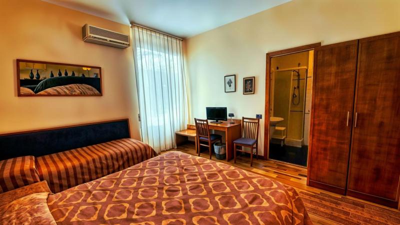 Triple Room image 4