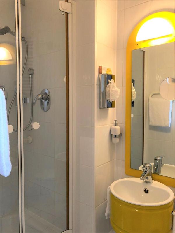 Single Room image 2