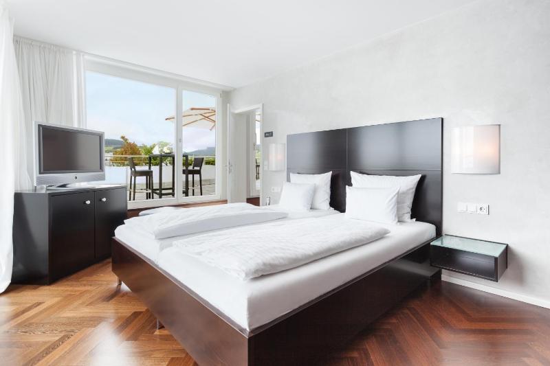 Suite with Balcony image 1