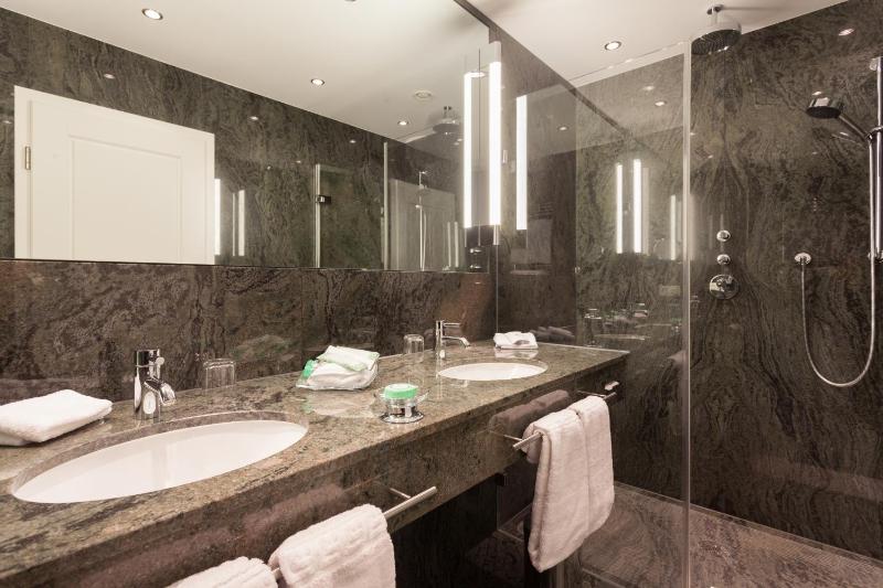 Suite with Balcony image 4