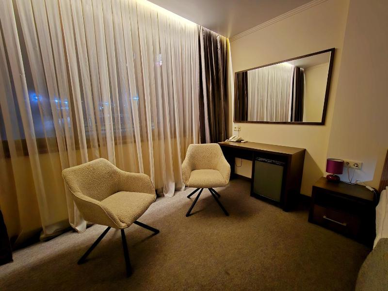 Twin Room image 1