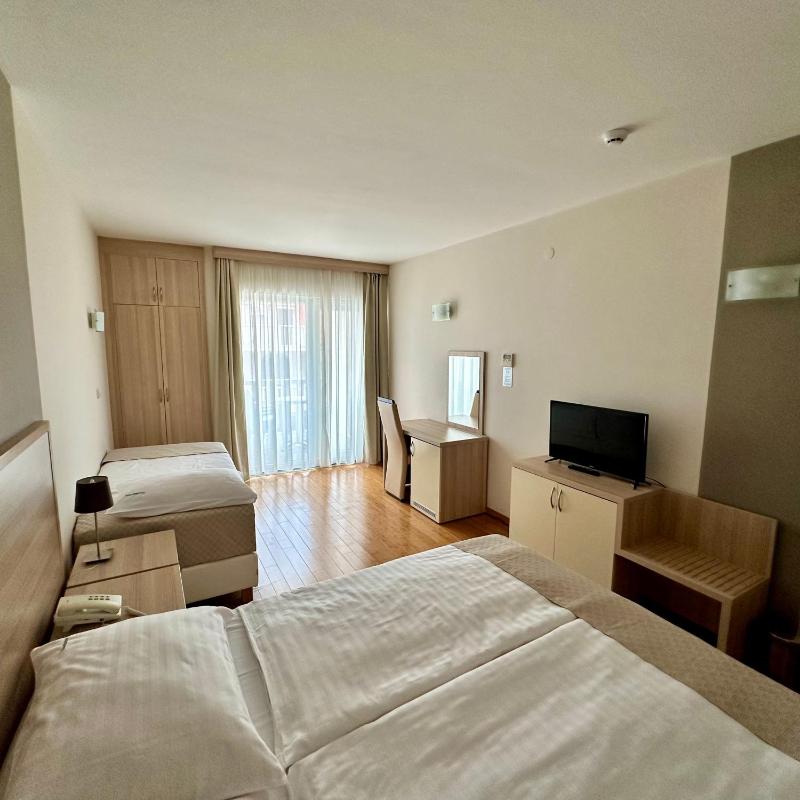 Triple Room with Sea View image 3
