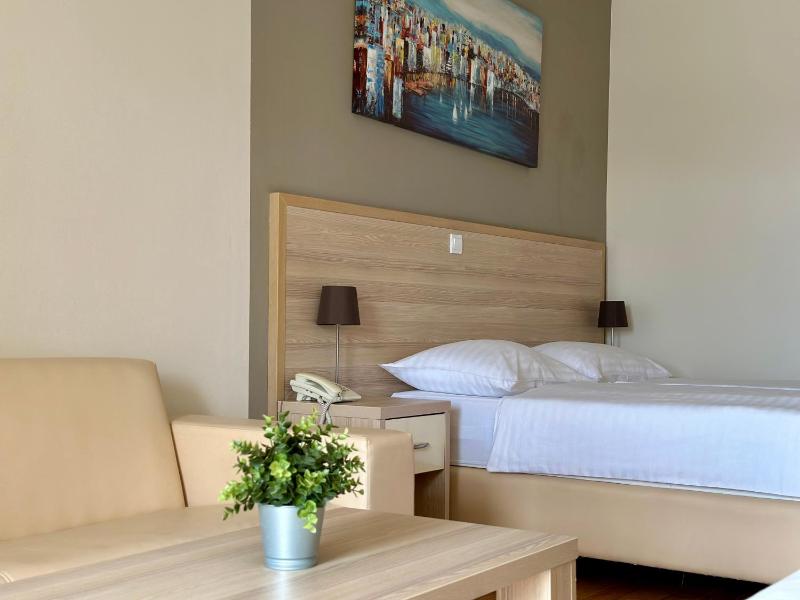 Superior Triple Room image 1