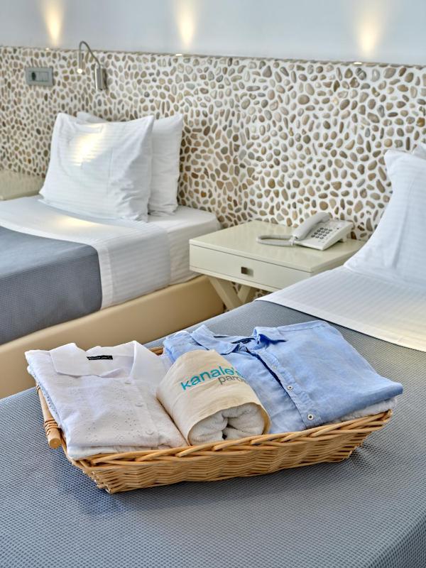 Deluxe Double or Twin Room with Balcony image 3