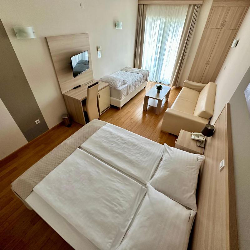 Superior Triple Room image 3