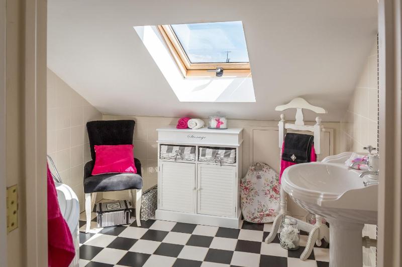 Doleen House - image 3