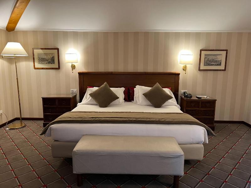 Hotel De La Paix - image 2