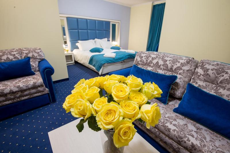 Triple Room with Balcony image 3
