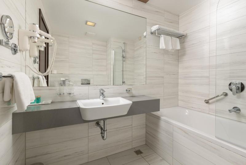 Standard Double Room image 3