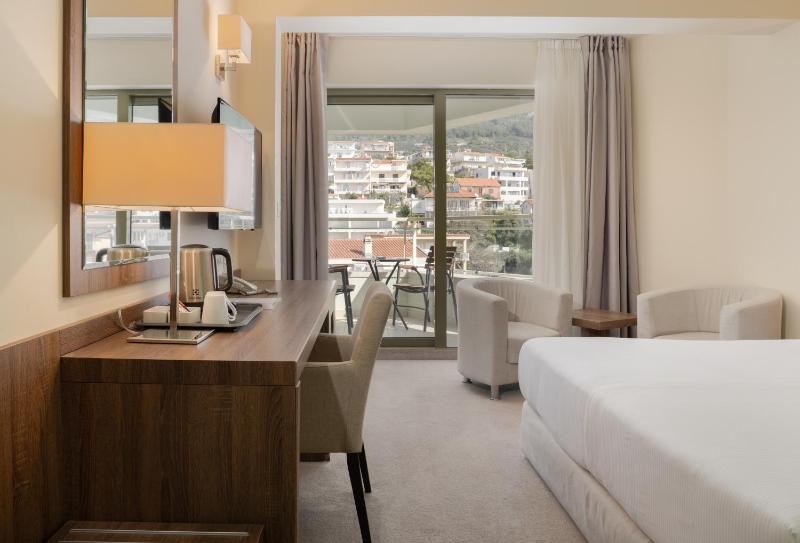Standard Double Room image 4