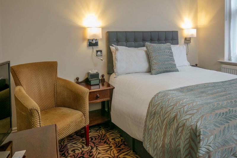 Standard Double Room image 3
