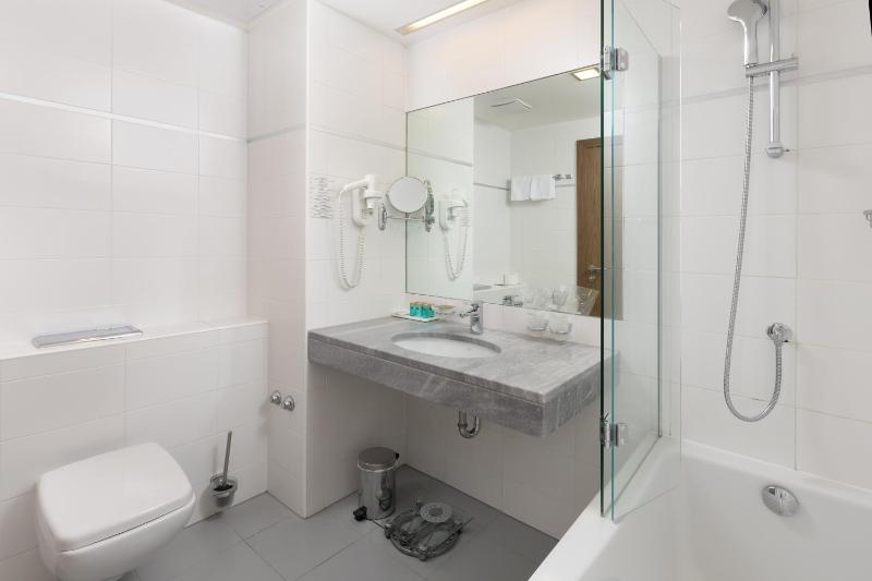 Superior Double Room with Balcony with Park View image 2