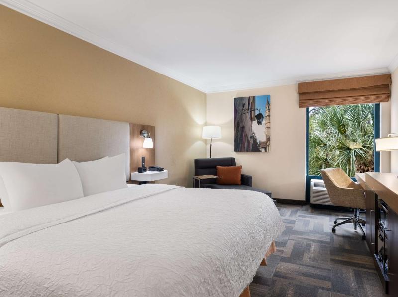 King Room with King Bed - Non-Smoking image 4