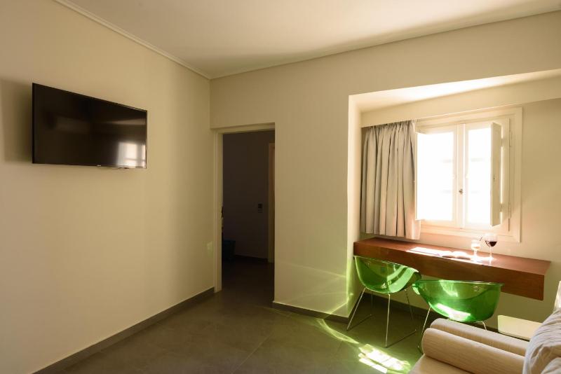Family Suite with Balcony image 4