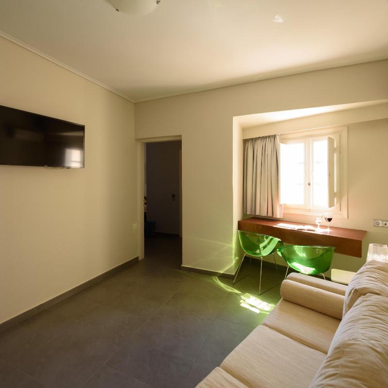 Family Suite with Balcony image 3