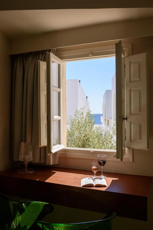 Family Suite with Balcony image 2