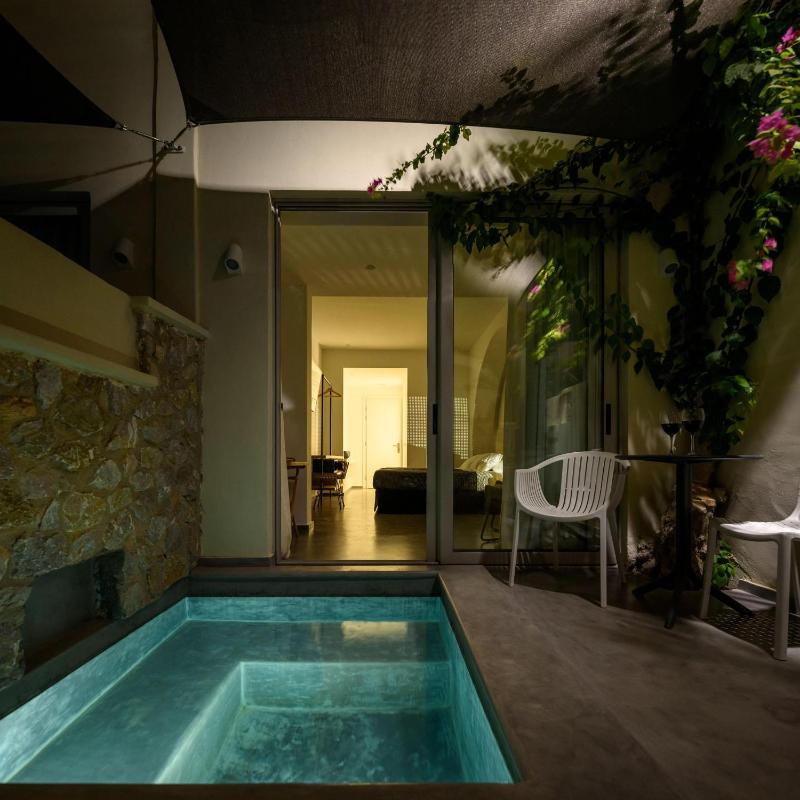 Junior Suite with Spa Bath image 3