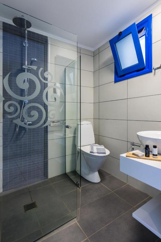 Double or Twin Room image 3