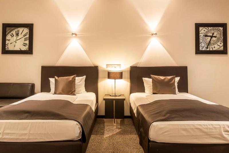 Quadruple Room image 2