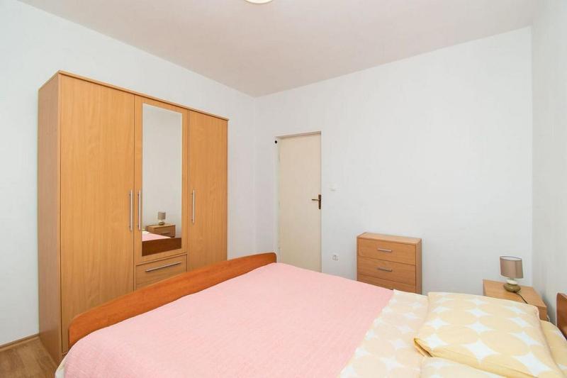 Apartment Center and beach - image 10