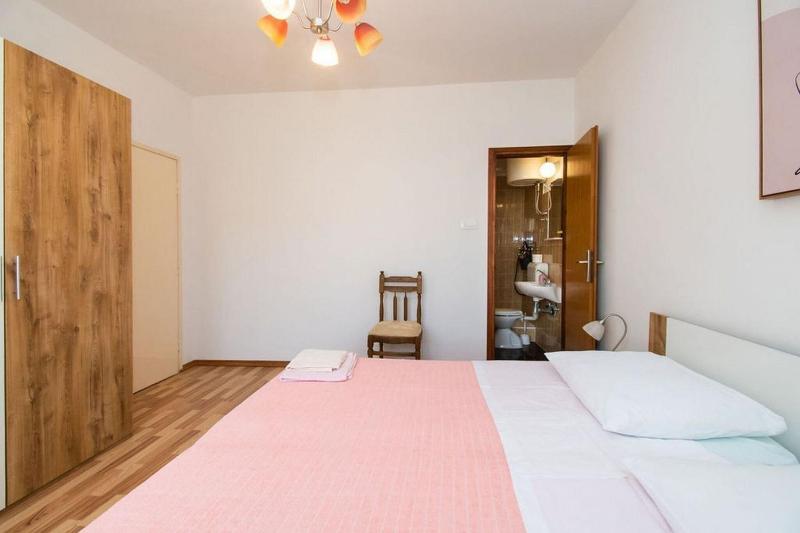 Apartment Center and beach - image 15