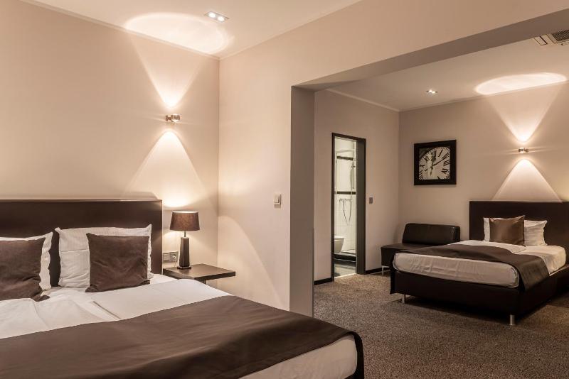 Quadruple Room image 4