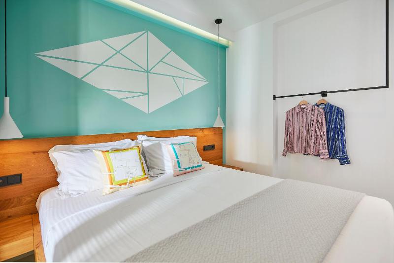 Standard Double Room with Balcony image 4