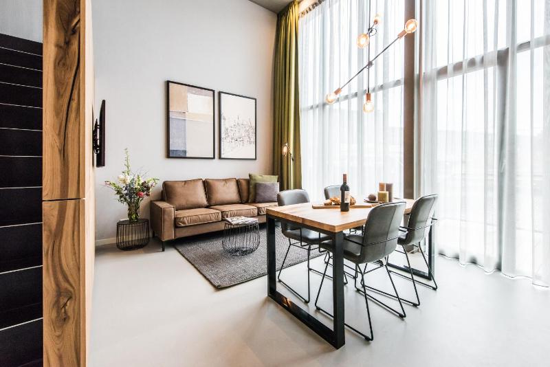 Large 1 Bedroom Apartment, Canal view - Duplex image 1