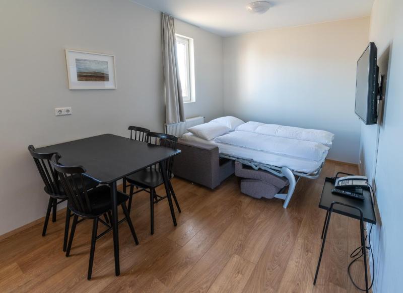 Two-Bedroom Apartment with Hot Tub image 3