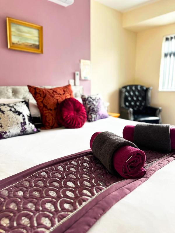 Deluxe King Size Room image 3