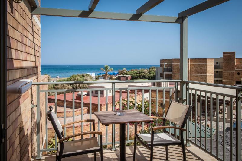 Family Room with Sea View image 2