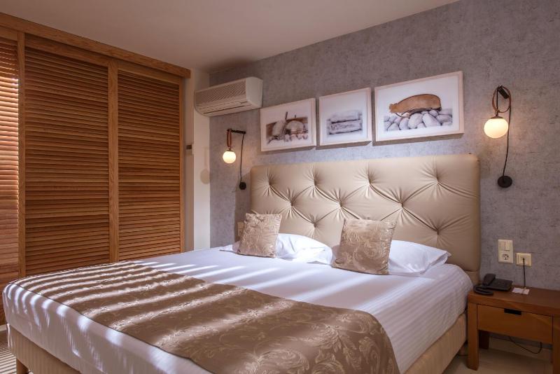 Double Room with Garden View or Pool View image 1