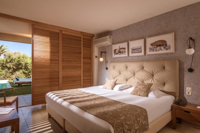 Double Room with Private Pool  image 3