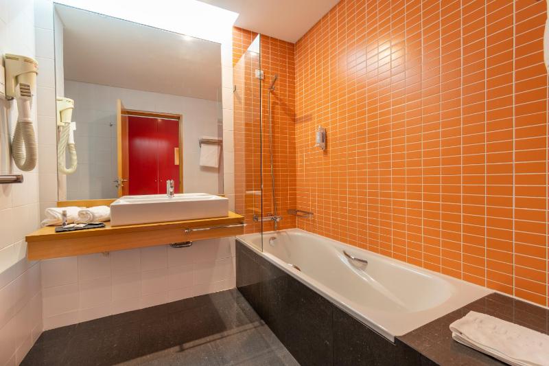 Premium Double Room with Balcony image 2
