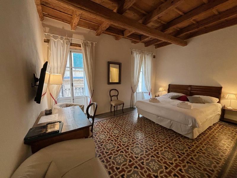 One-Bedroom Apartment with Balcony - Via Cappello 29 image 1