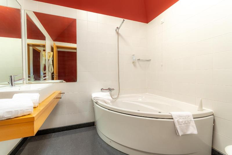 Family Suite with Balcony image 4