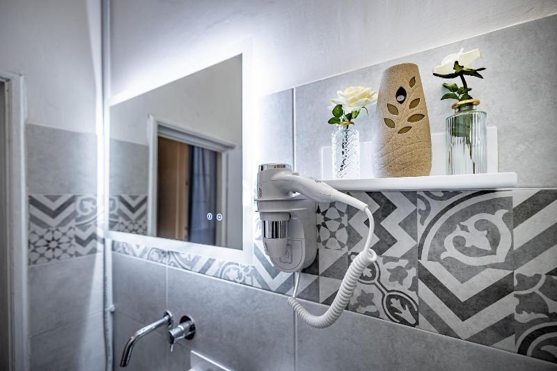 One-Bedroom Apartment image 4