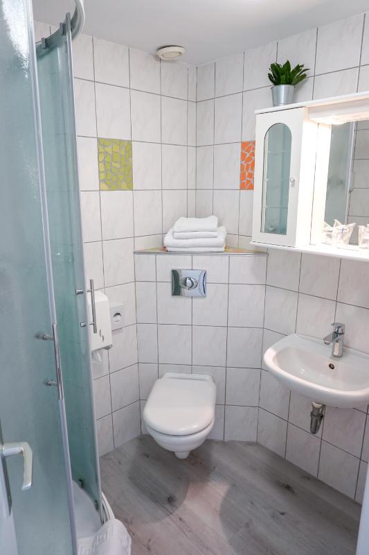 Double Room image 4